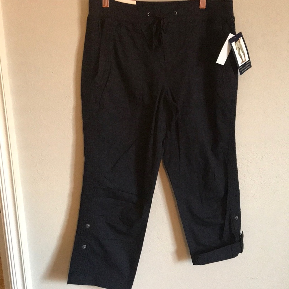 Black convertible capris